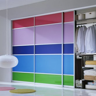 Многоцветна тематична карта в интериора