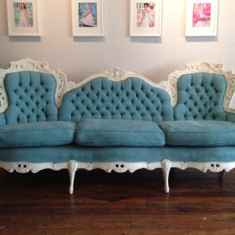 Диван във френски стил