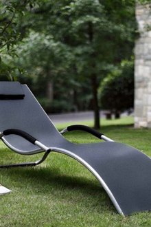 Надуваем шезлонг за басейна