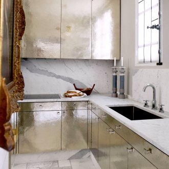 살이 포동 포동하게 찐 가구 앙상블의 안락 의자