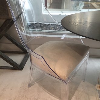 Dulang pancuran dengan kerusi