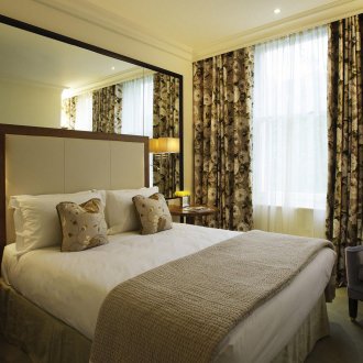 Осветление на таблото в спалнята