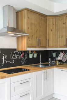 복도의 슬레이트 문 2019