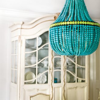 주방의 바 카운터 조명