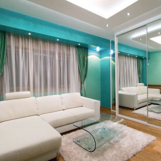 Table setting in green.