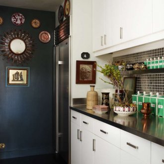 Камина с облицовка с гланцови плочки