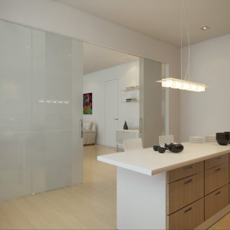 Пиано в минималистичен интериор