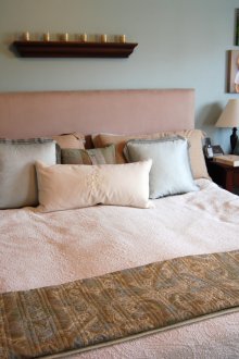 Рафтове над леглото