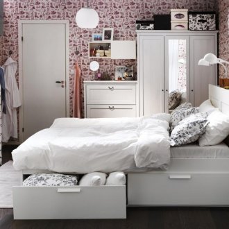 Рафтове над леглото