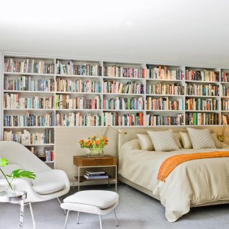 Рафтове над леглото