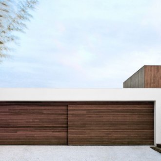 Дизайнерски килер с плъзгащи се врати