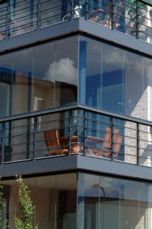 Сгъваема маса на балкона