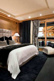 Спалня в ярки цветове в интериора на двустаен апартамент