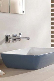 Синя лъскава врата