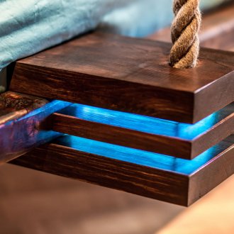 Легло с подсветка от палети