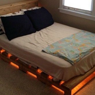 Легло с подсветка от палети