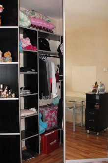 Черна метална маса