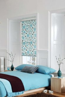 Tirai roller di dalam bilik tidur