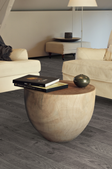 Воден под във всекидневната