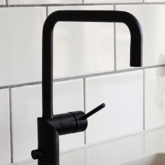 Черен матов миксер