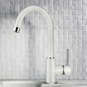 Halbkreisförmiger Carport