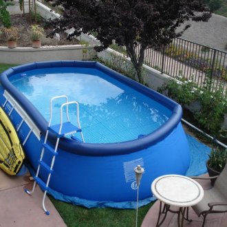 Надуваем басейн със стълби