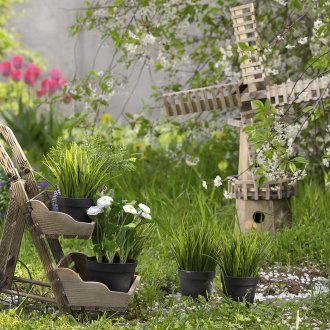 Дървени фигури в градината