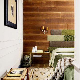 Tab mandi besi dengan panel hiasan