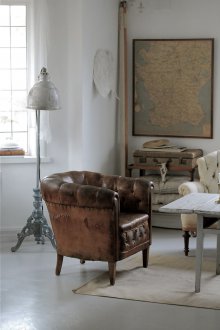 Кафява мраморна перваза на прозореца