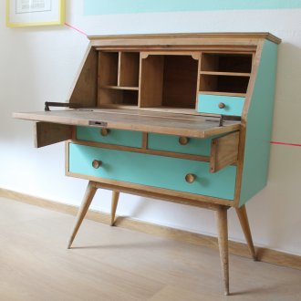 Секретар на тюркоазения цвят