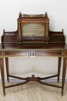 Разтегателен диван в класически стил