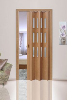 Врата за акордеон със стъкло