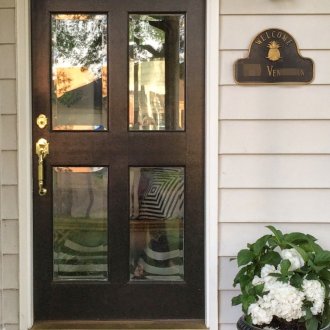 Входна врата със стъкло