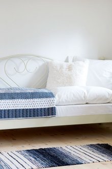 Канапе от бял диван