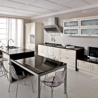 Наклонена качулка в интериора на кухнята