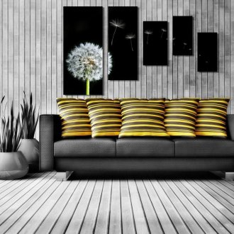 Трева на стената на хола