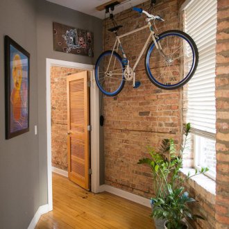 Corner hanging wall in the living room