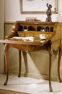 Velour sofa dengan hiasan