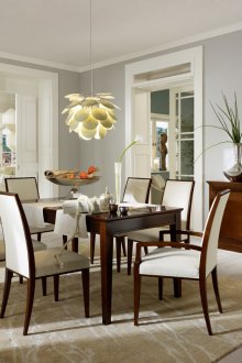 Кафяв и бял трапезен комплект