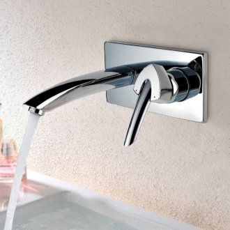 Скрита врата в стената