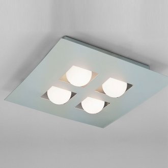 Квадратна лампа на тавана