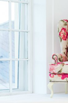 Люлякови цветя в дизайна на спалнята