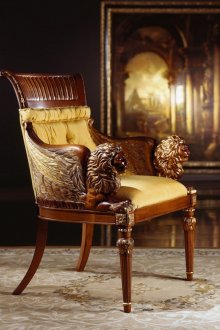 Дървен полу стол с резбовани подлакътници