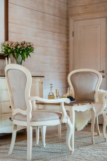 Дървен полу стол