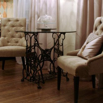 Бяло легло с тапицерия с карета