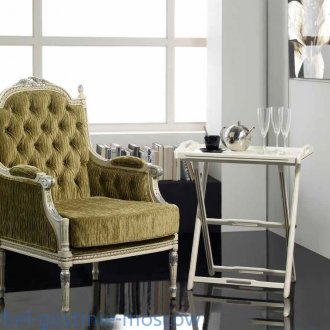 Неокласически полу-стол