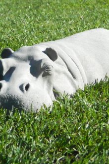 Градинска скулптура „хипопот“, изработена от бетон