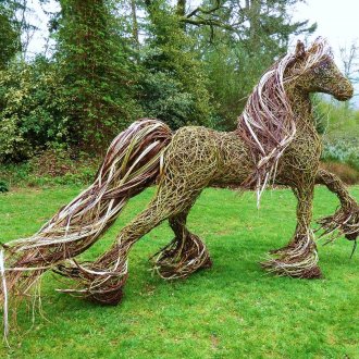 Градинска скулптура