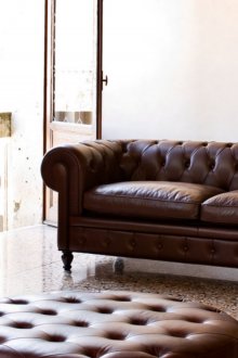 Бял честър диван