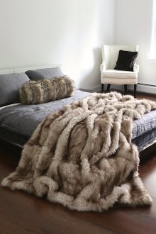 Одеяло от изкуствена кожа в спалнята